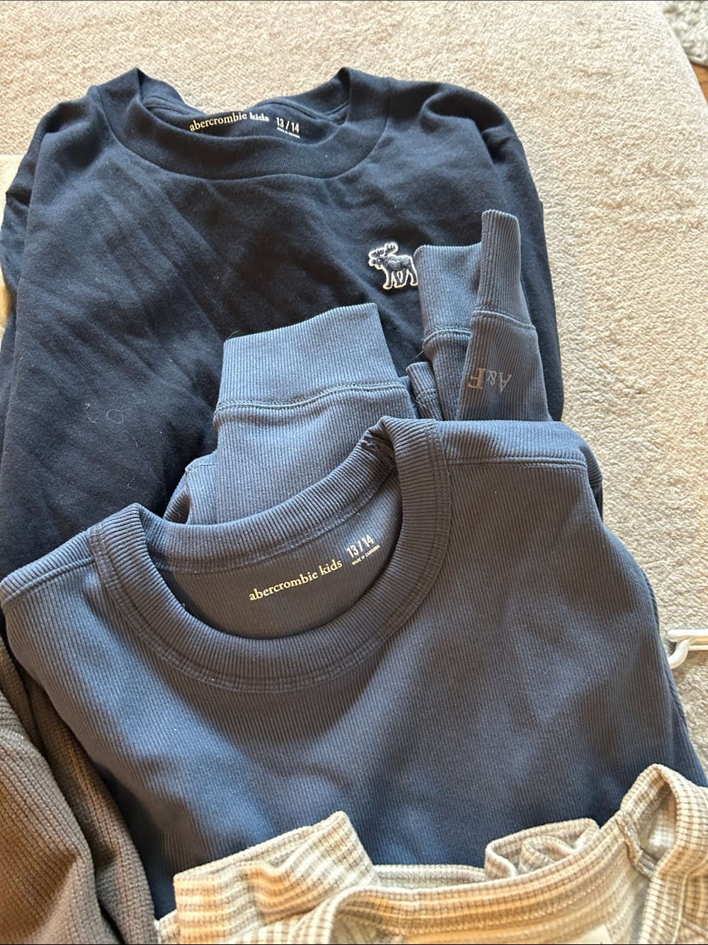 Bundle of 8 long sleeve boys Abercrombie shirts. - Picture 4 of 7